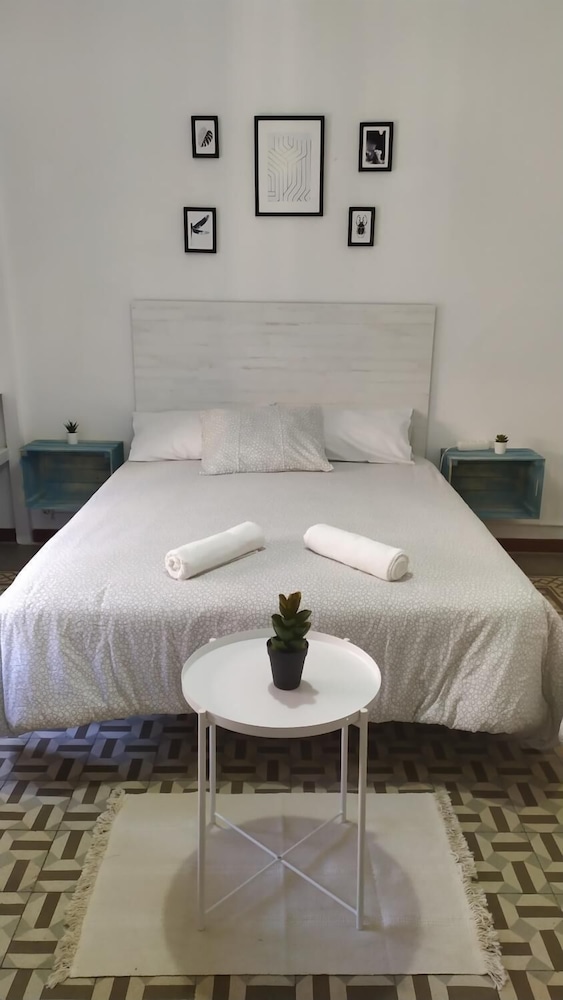 V Barcelona Hostal