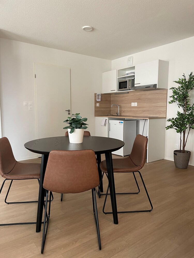 Montpellier Vacations - Apparteo Montpellier - Property Image 10
