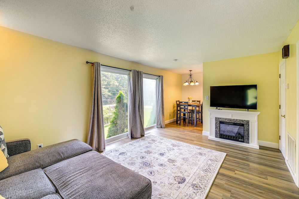17 Mi to Coal Canyon Trail: Scenic Mtn-view Apt!