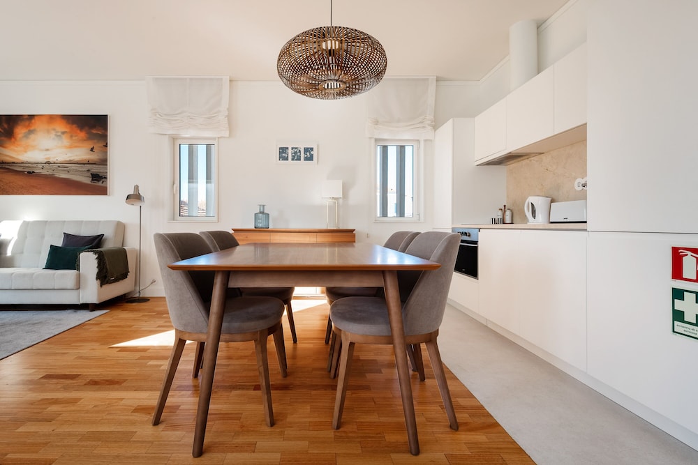 Acm034 Bombarda Homes, Spacious 1BR w/ Balcony