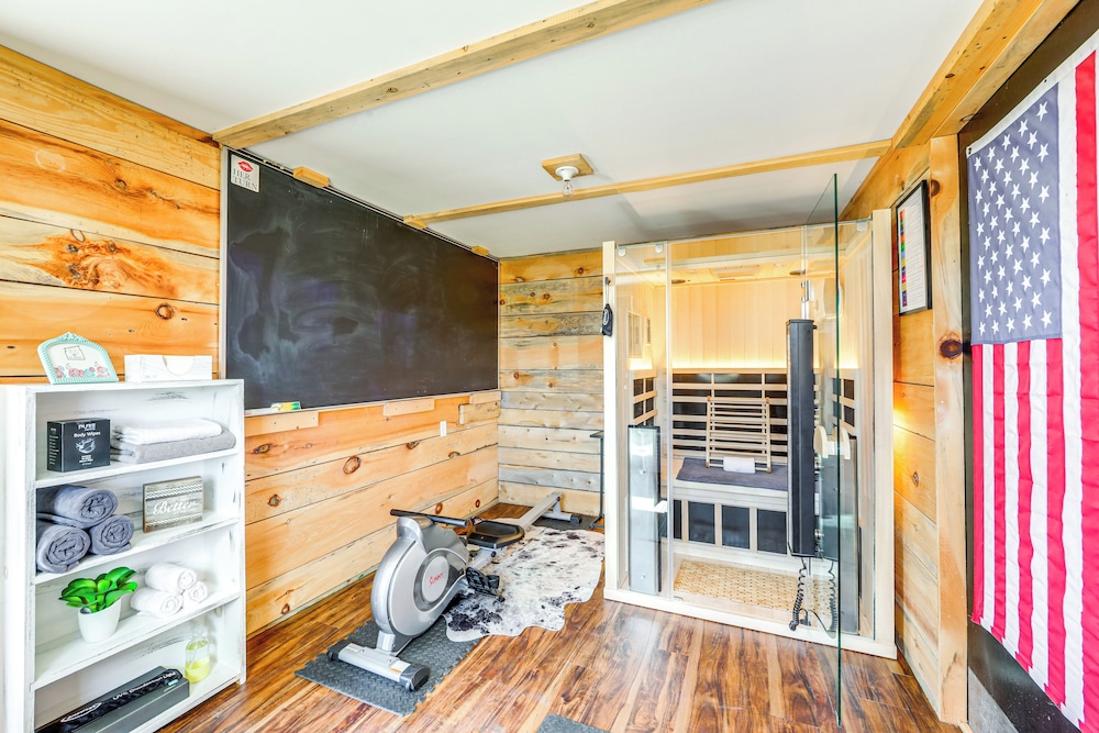 Kayak, Grill & Relax: Bo's Hideaway on Leland Pond