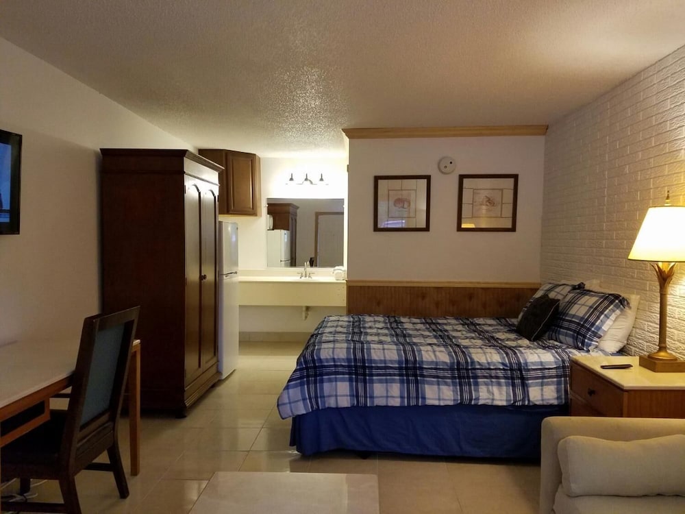 Brunswick Vacations - Extended Stay Brunswick - Property Image 1