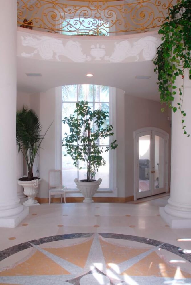 The Stradella Court Mansion