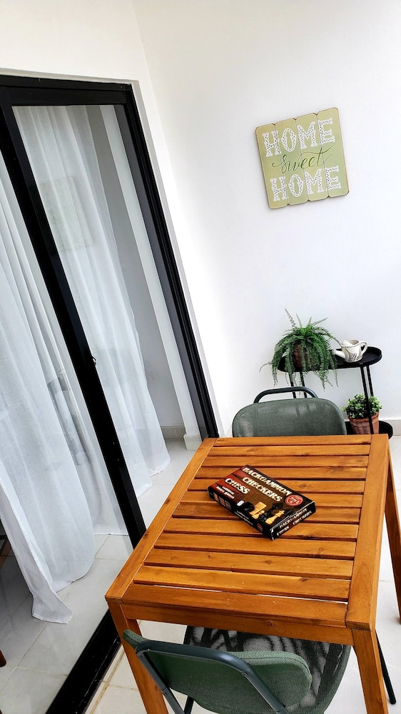 2 Bedrooms, 2 Bathrooms, AC, Wifi, Pool, Gym, No Blackouts, Santiago