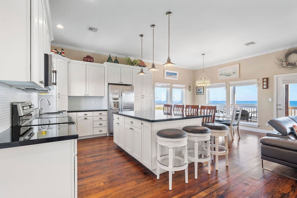 Beach Heaven by Ryson Vacation Rentals
