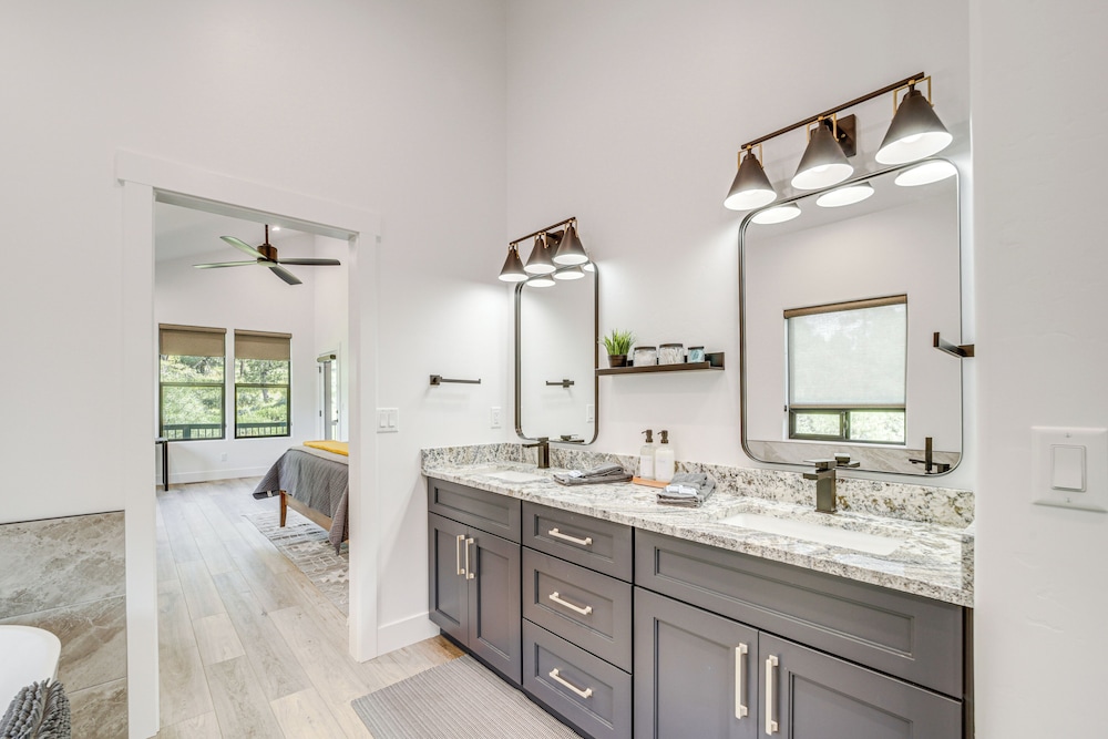 Luxe Pine Home w/ Tonto National Forest Access!