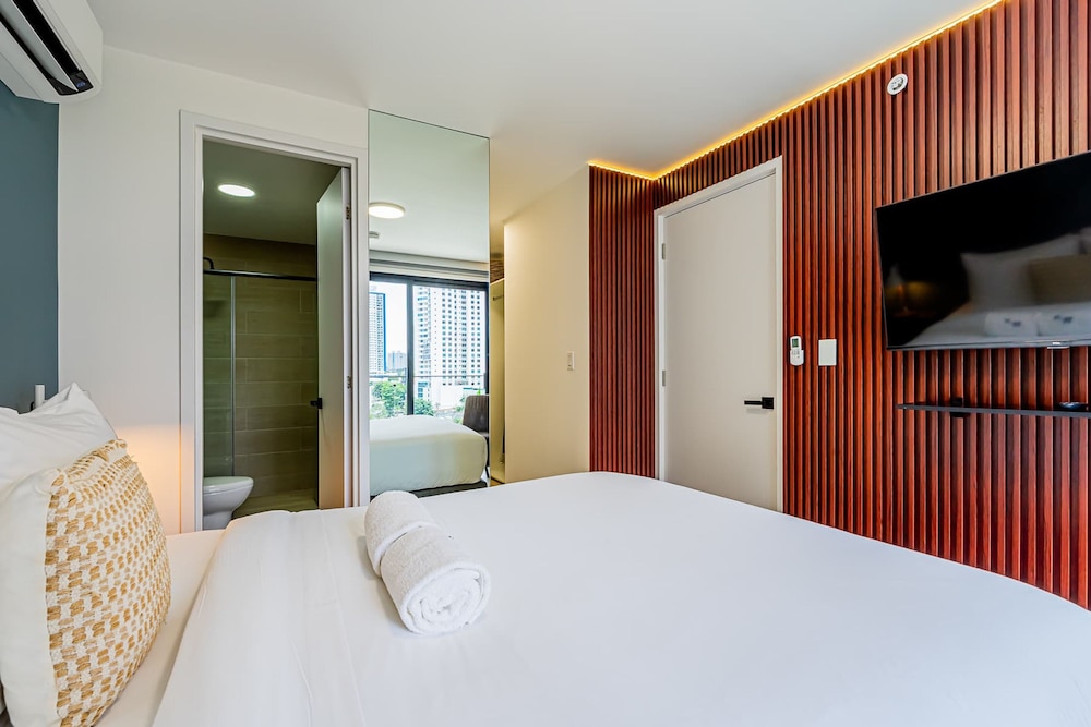 w Bright 1BR w Private Balcony in San Francisco