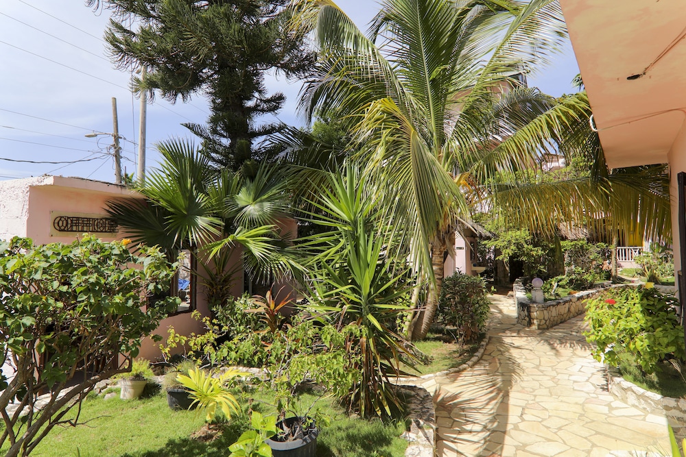 Hotel Home Sweet Home Resort - Image 1