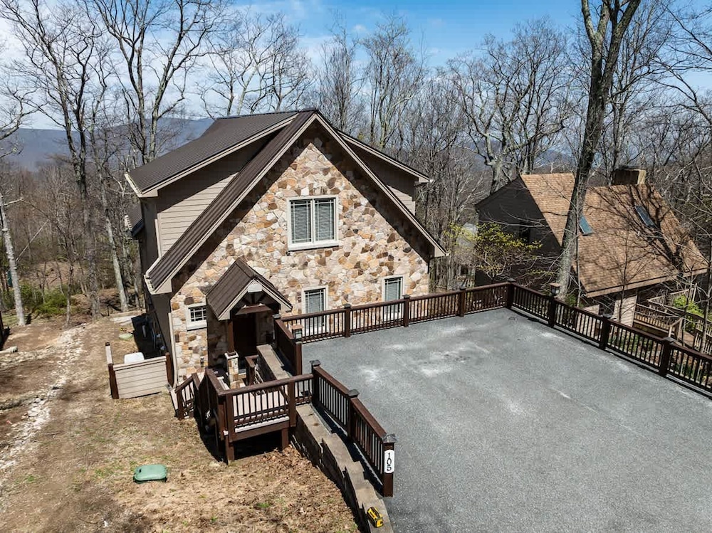 New Ski-in Ski-out Hot Tub Fire Pit Spa