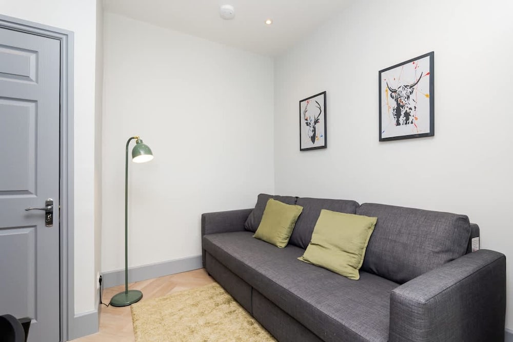 1 Bedroom Apartment-free Parking