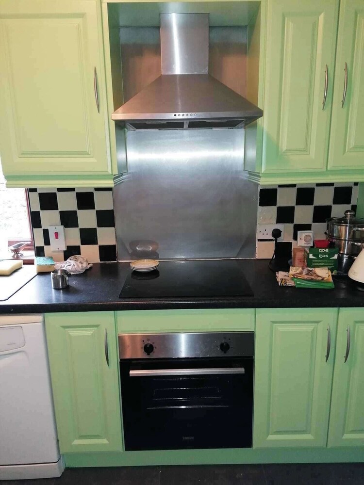 The Railway Lodge, 4 Bedrooms, Sleeps 11, Pets Ok
