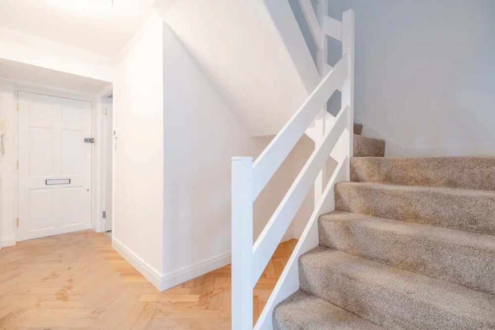 Central 3BD Flat With Balcony in Paddington
