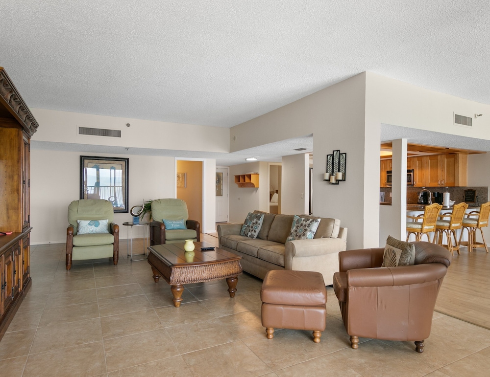 Reflections on the Gulf by Distinctive Beach Rentals