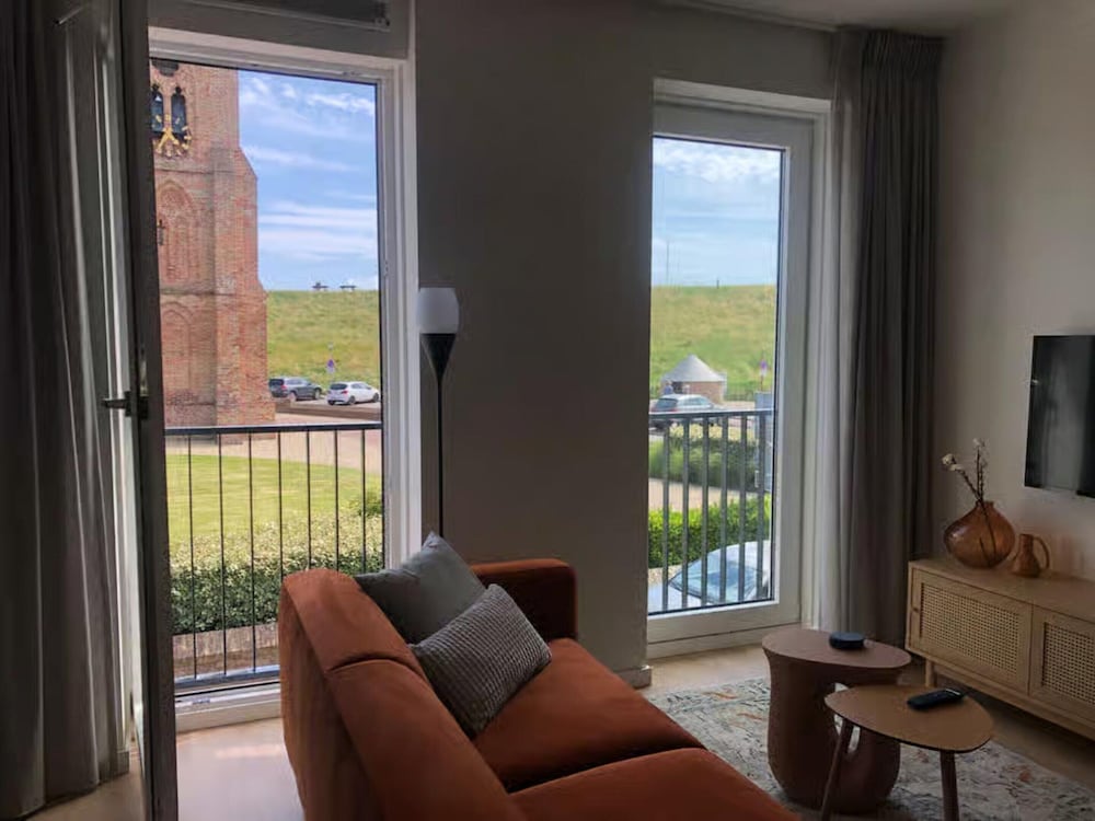 Lodge With Beautiful View of Garden