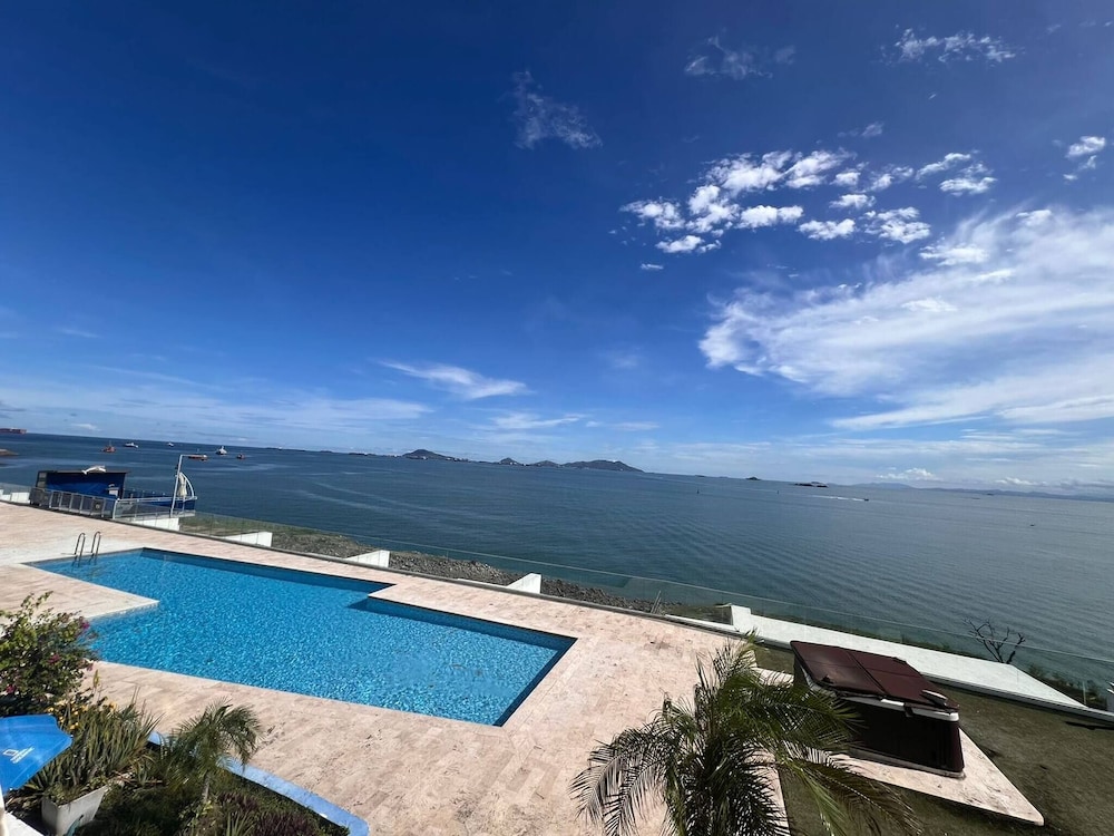 Apartment in the Causeway Amador