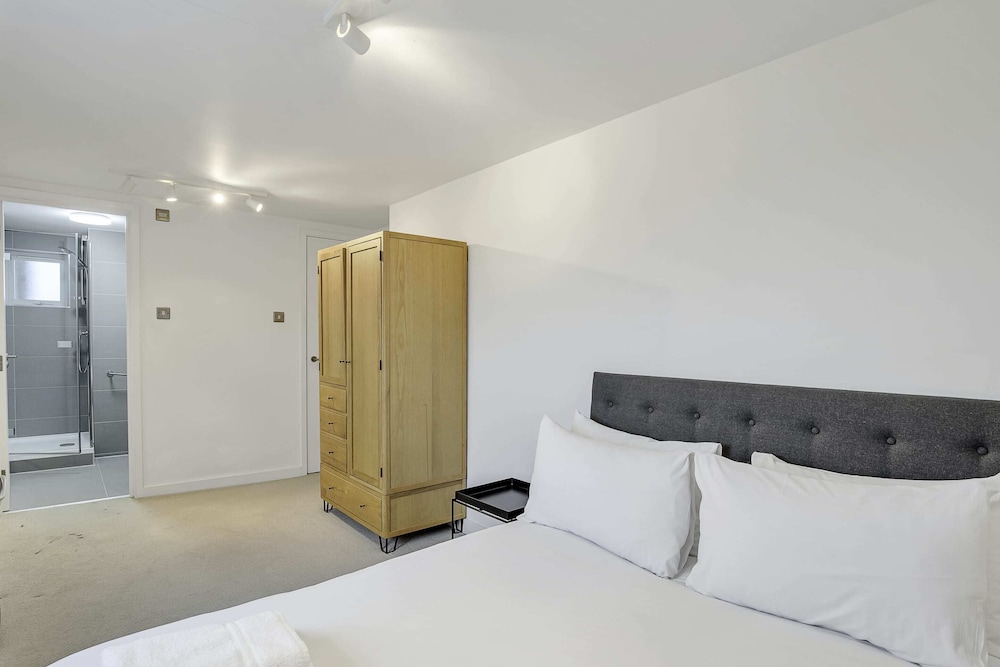 Bright and Spacious Belgravia Apartment