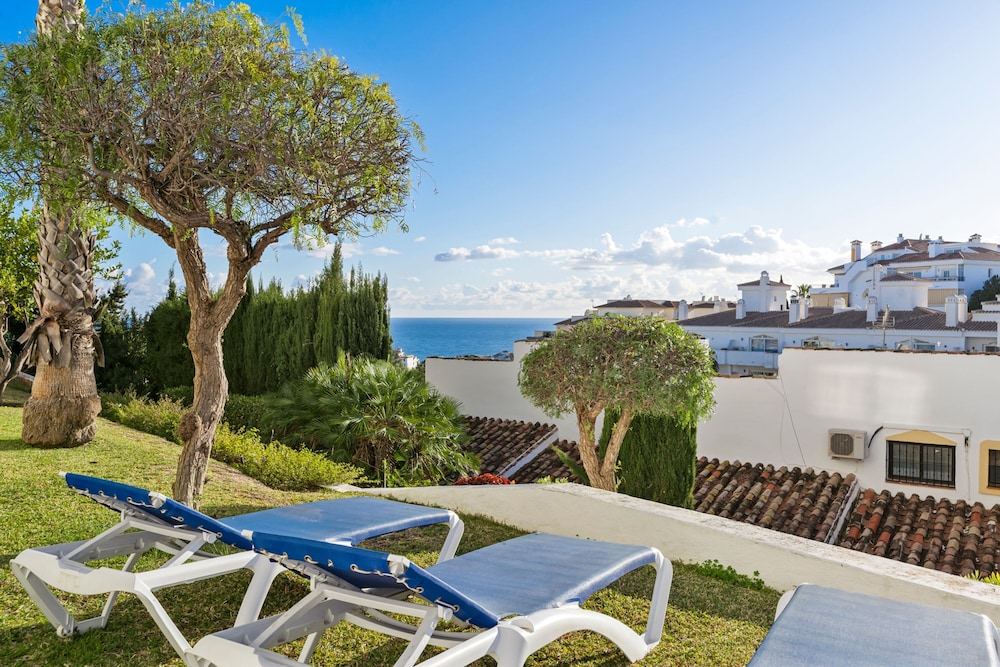 Apartment With Roof Terrace and Pool - Ref 129
