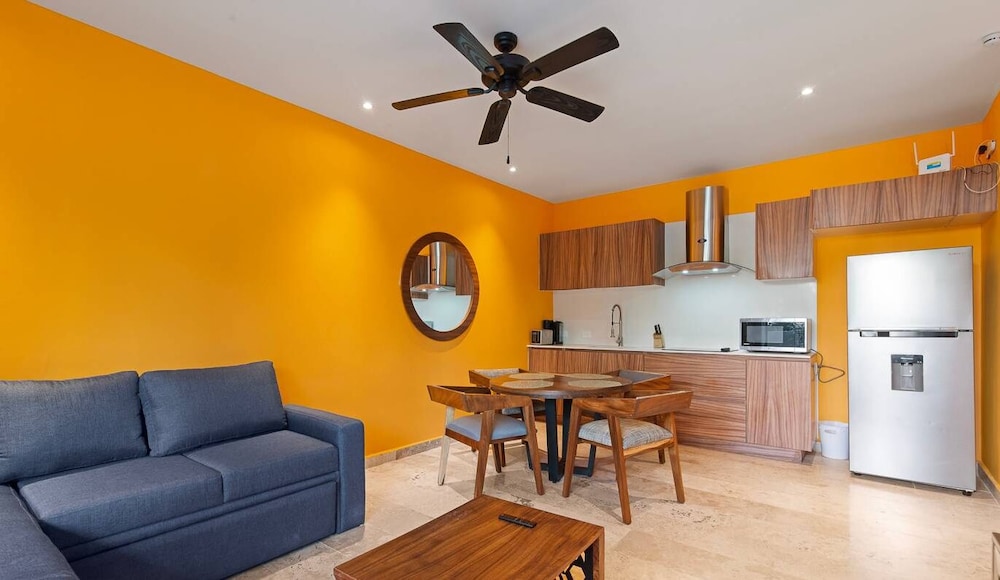 1 Br. LX Amenities Prime Location
