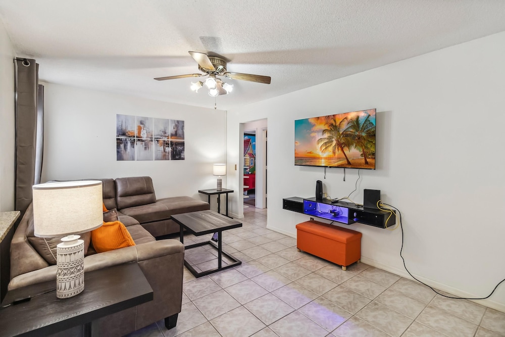 5/3 Vacation Home With a Large Pool Near the Disney Attractions!!