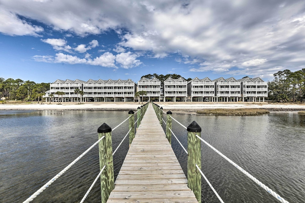 Hike, Golf, & Fish: Oceanfront Gem in Carrabelle!