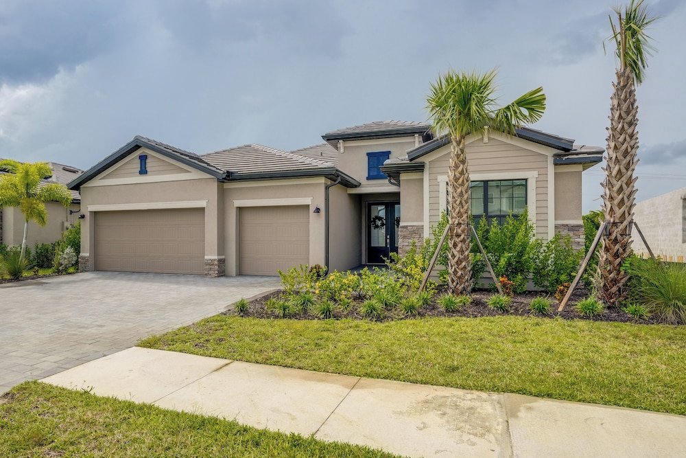 Fort Myers Oasis w/ Private Pool & Hot Tub!
