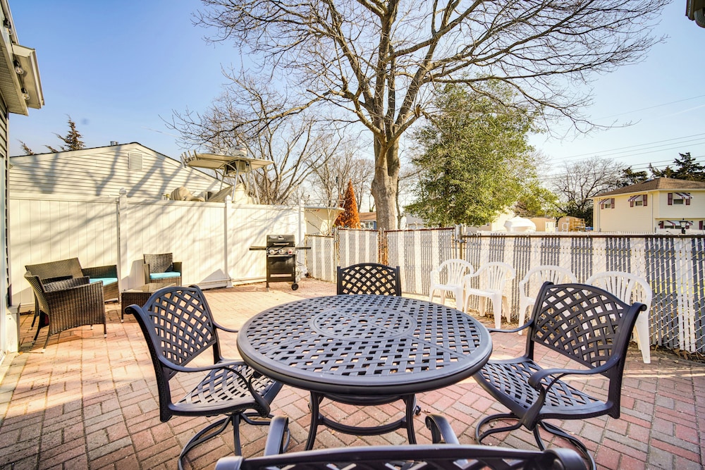 8 Blocks to Beach: Bbq-ready North Cape May Home!