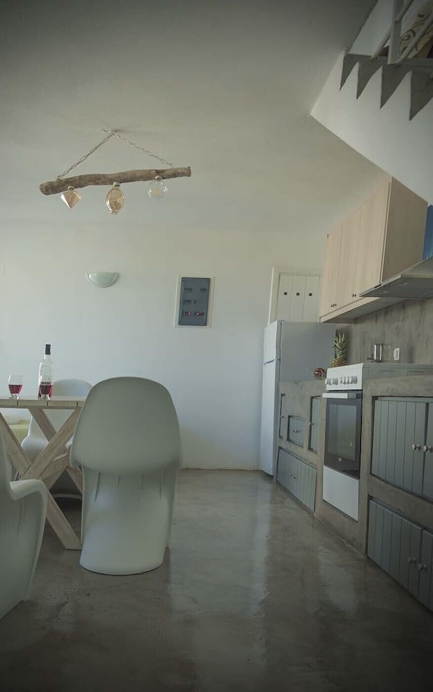 Loukas & Emma Eco Houses
