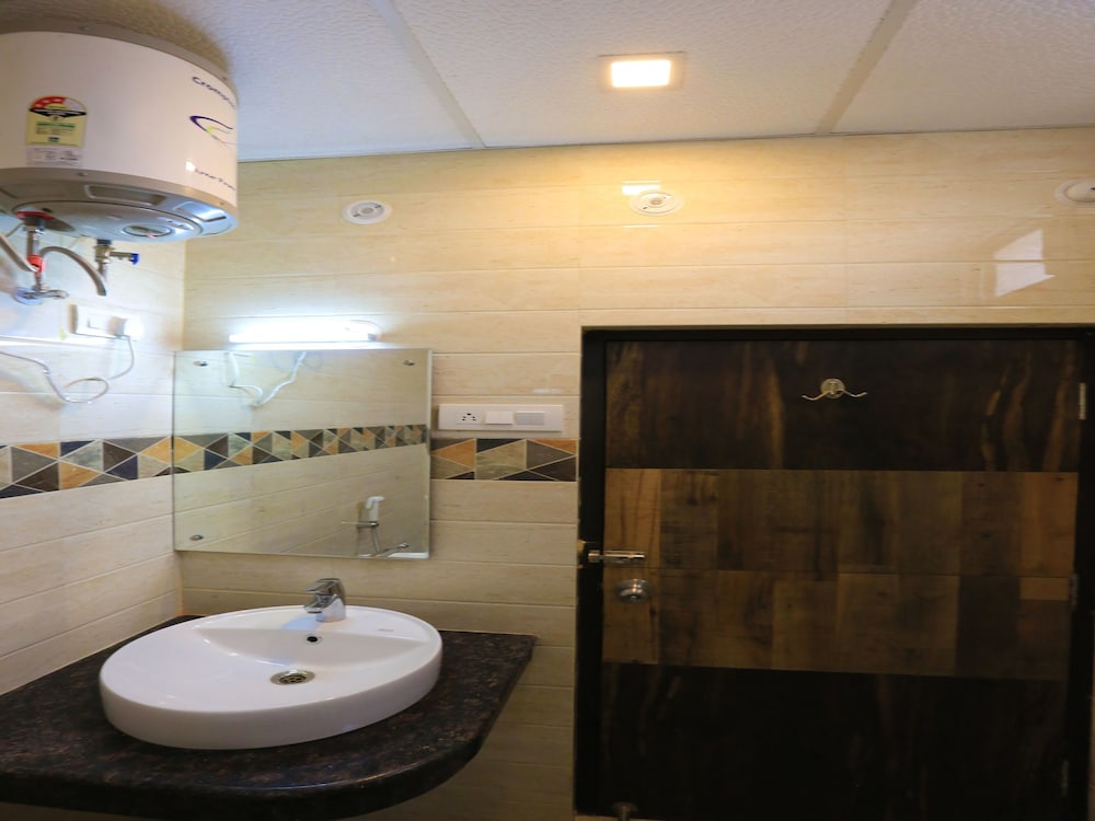 OYO Rooms 158 Gomti Nagar Kathota Jheel