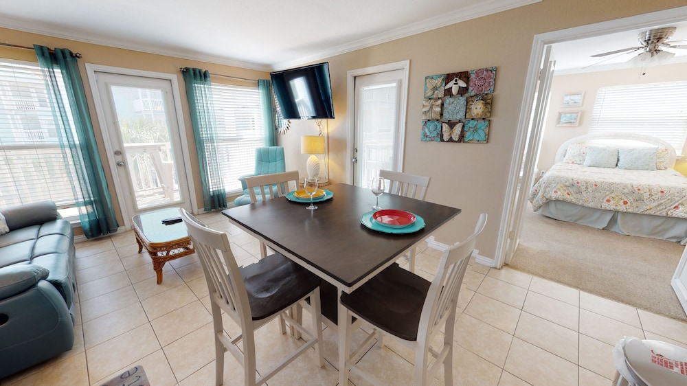 Seascape 2201 2 Bedroom Condo by RedAwning