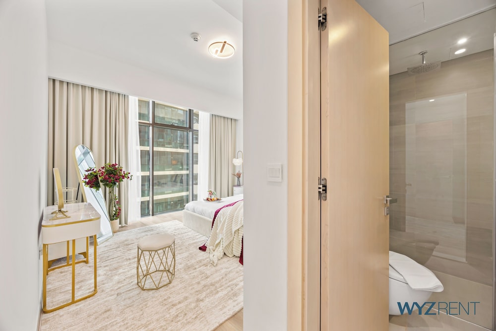 Blossoming 1BR Walk to Dubai Mall & Pool