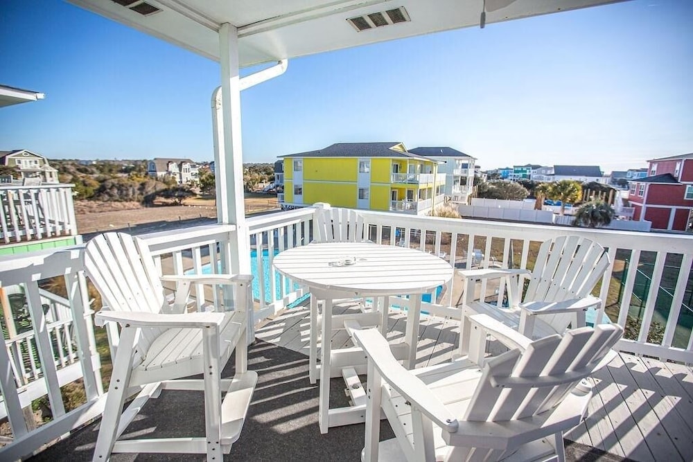 Feelin' Beachy-7a 2 Bedroom Home by RedAwning