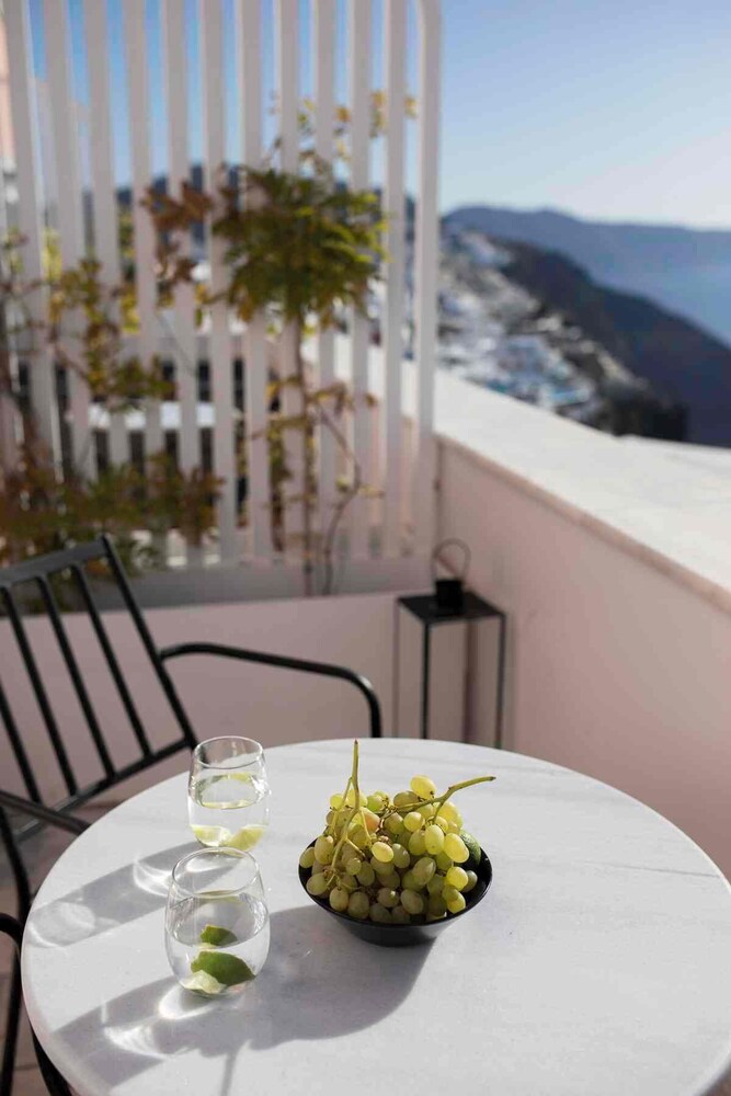 ArmonOia Suites