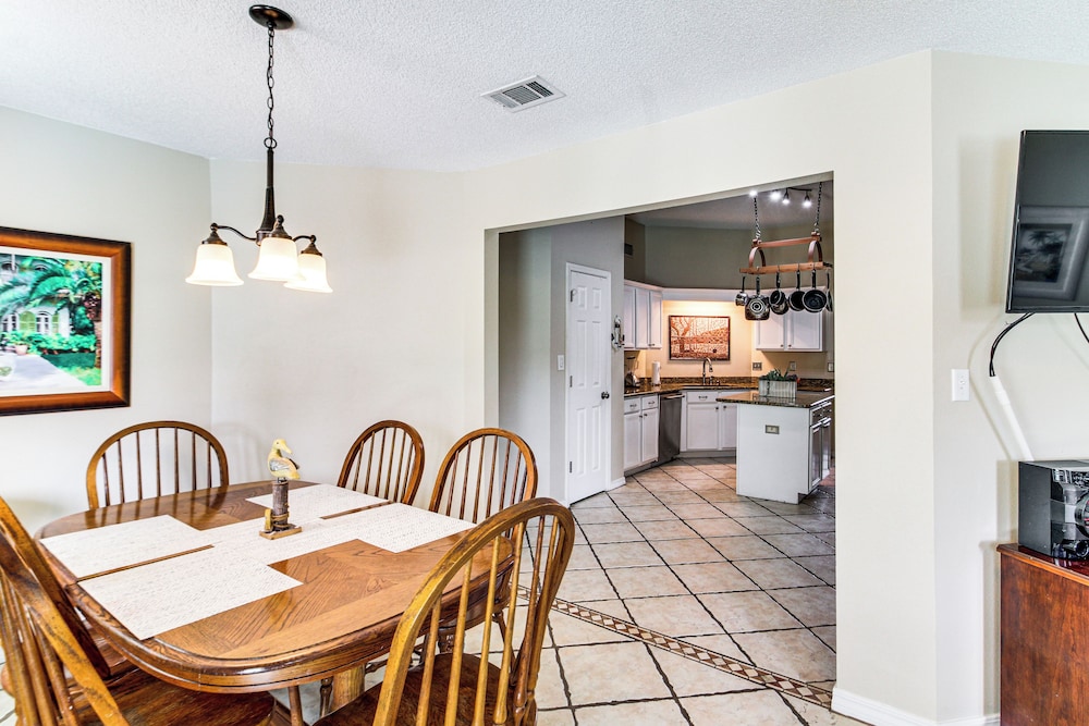 Outdoor Oasis: Group Getaway in Pensacola!