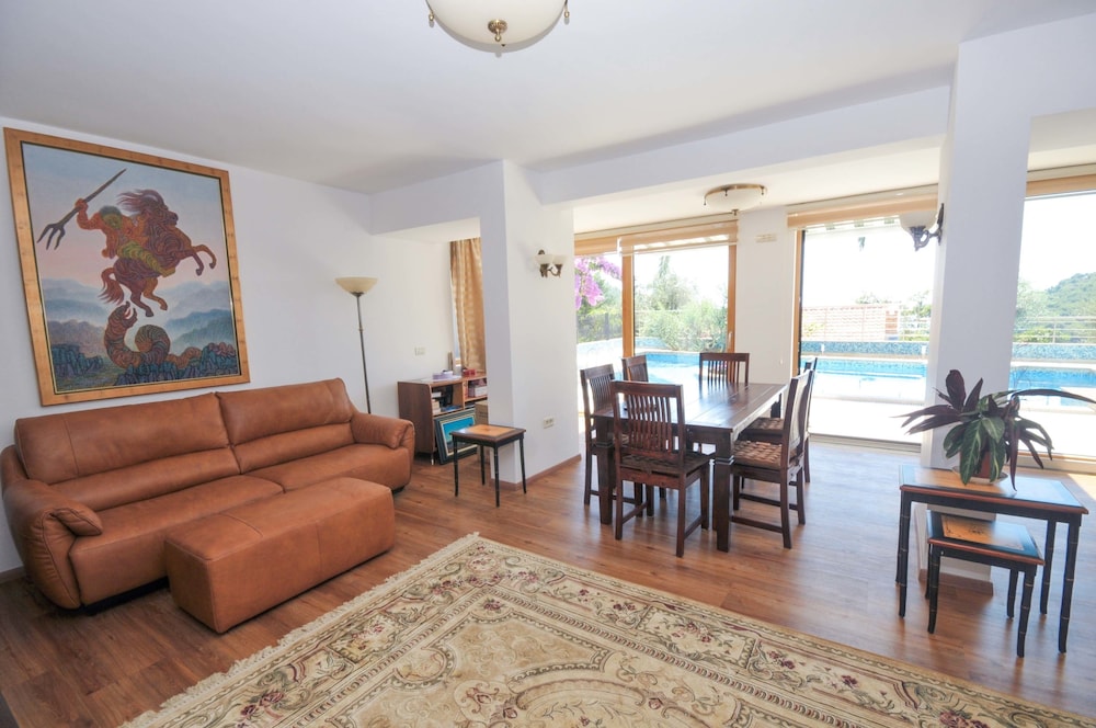 St. George Apartments and Villa with pool