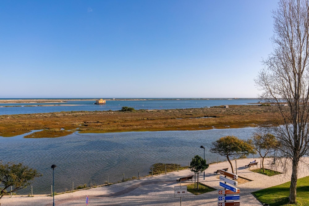 Two Bedroom Apartment in Fuseta by Ideal Homes view 5