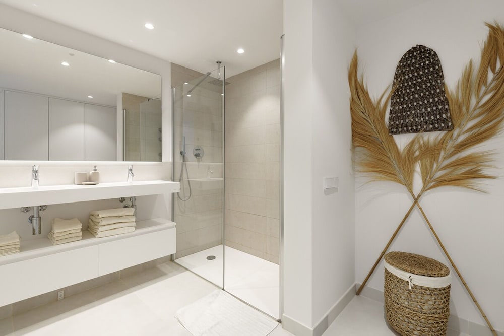 Exclusive Apartment With Garden in Higueron