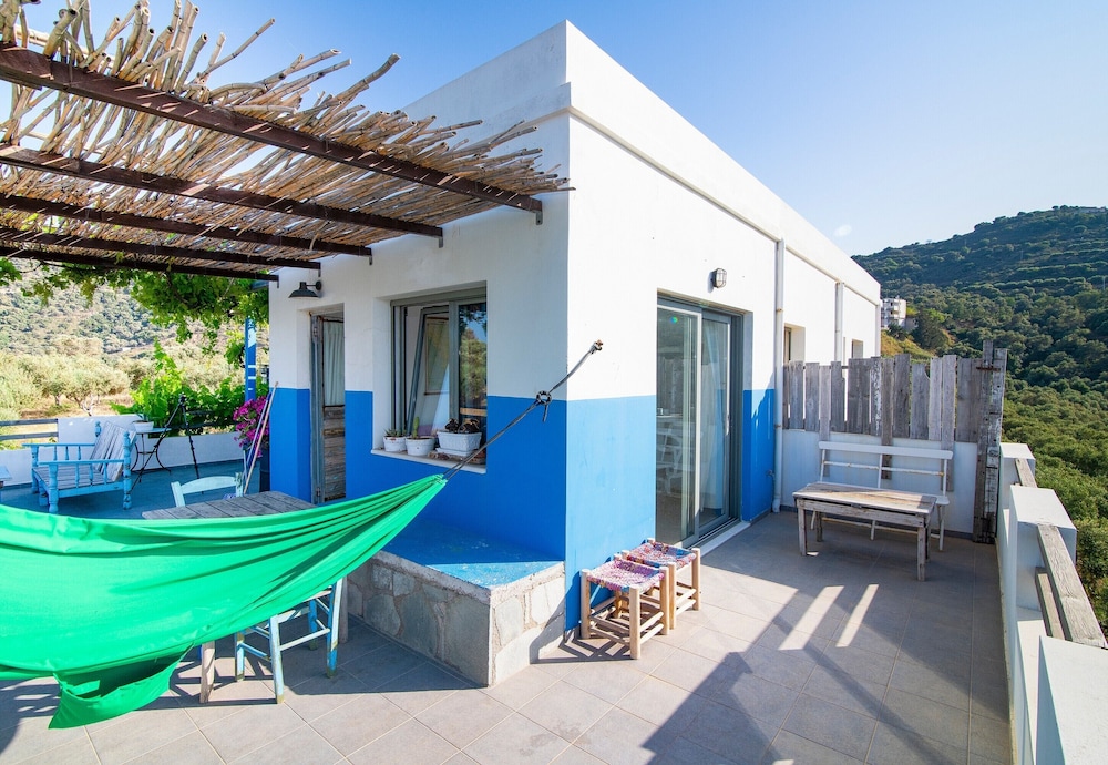 Living Apartment Heraklion view 3