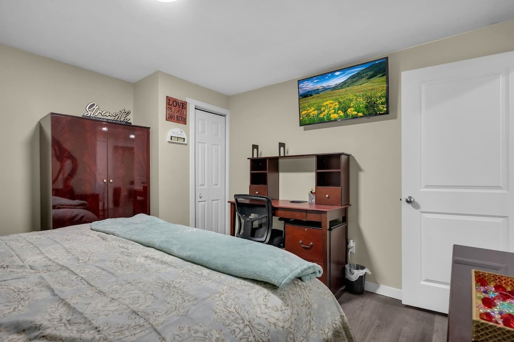 240 Spacious Modern Home w AC