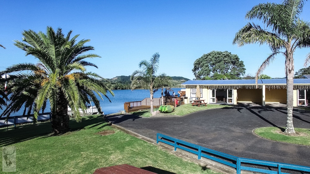 Raglan Palm Beach Motel