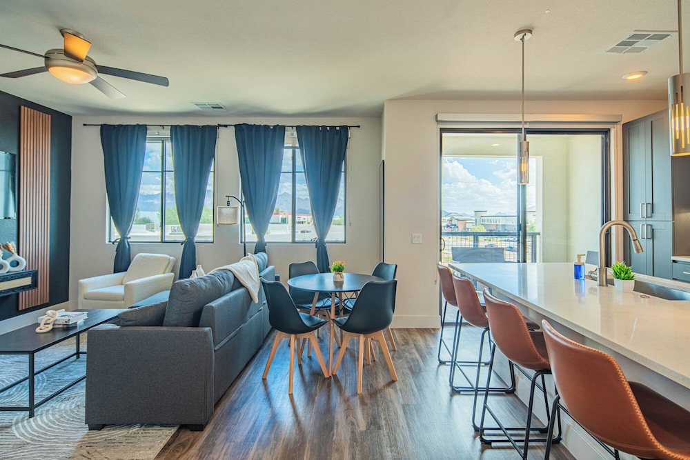 ROVE LIVING/KB - Scottsdale Grand