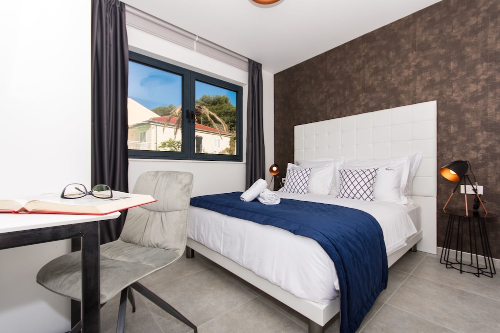 Luxury Apartments Royal M with Pool
