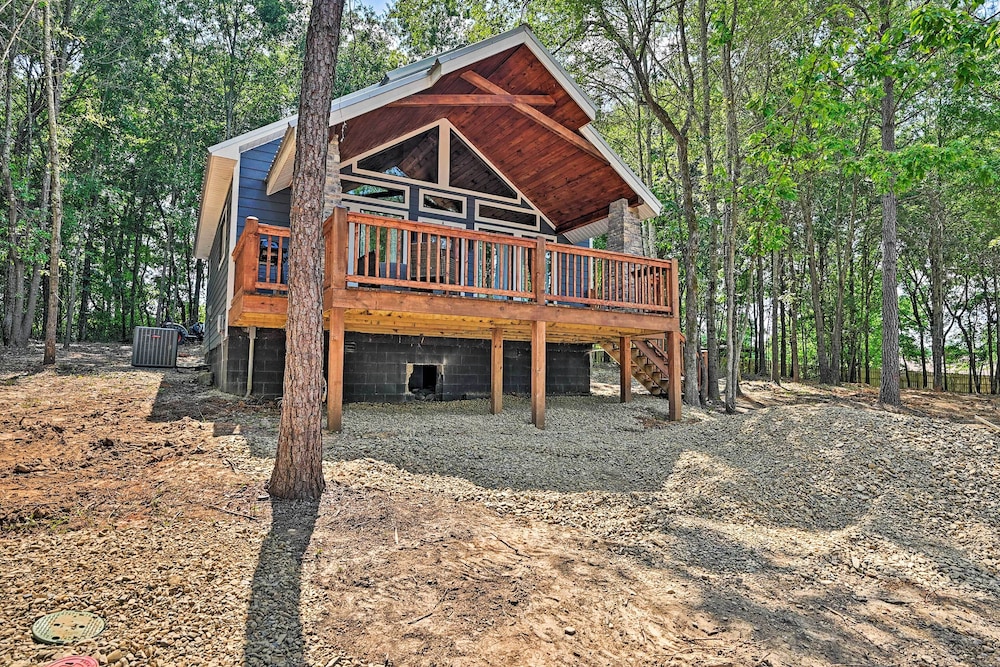 Romantic Broken Bow Studio: Fire Pit, Pets Welcome view 4