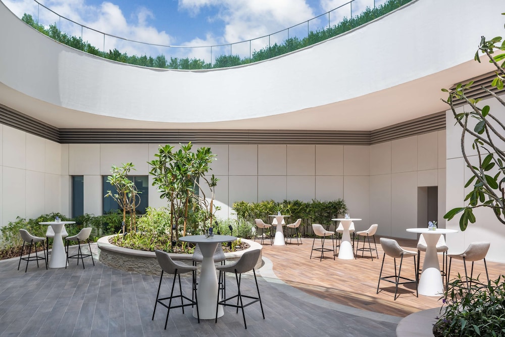 The WB Abu Dhabi, Curio Collection by Hilton