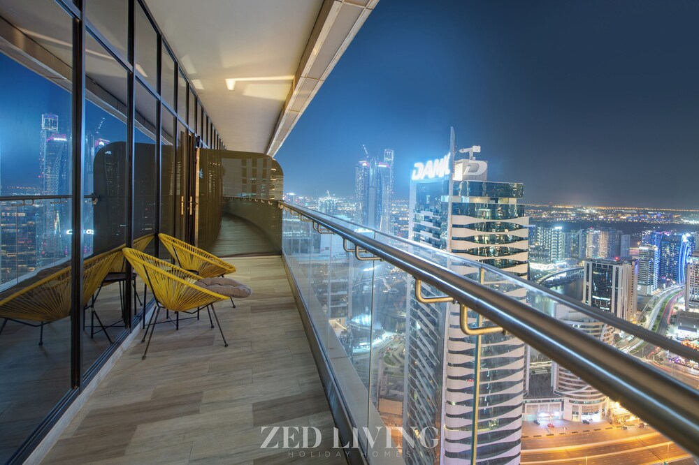 Downtown Dubai | Walk to Dubai Mall + Burj Views