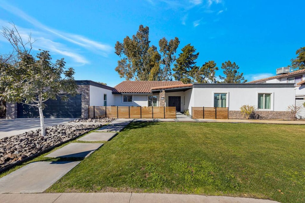 Huge Golf Course Home-free Heated Pool Theatre Gym