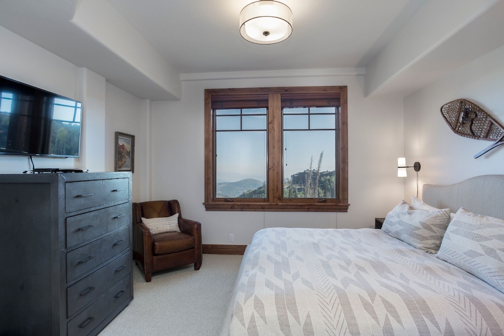 Grand Lodge - 3-Bedroom Deluxe #408 - Ski-in/out 3 Condo