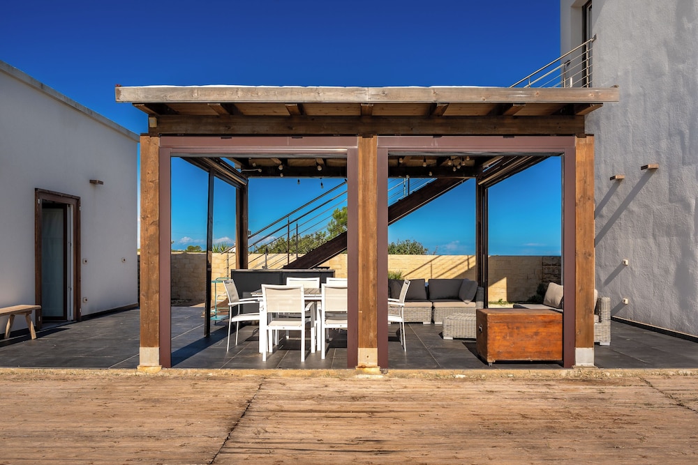 Casa Faro del Plemmiro con Jacuzzi by Wonderful Italy