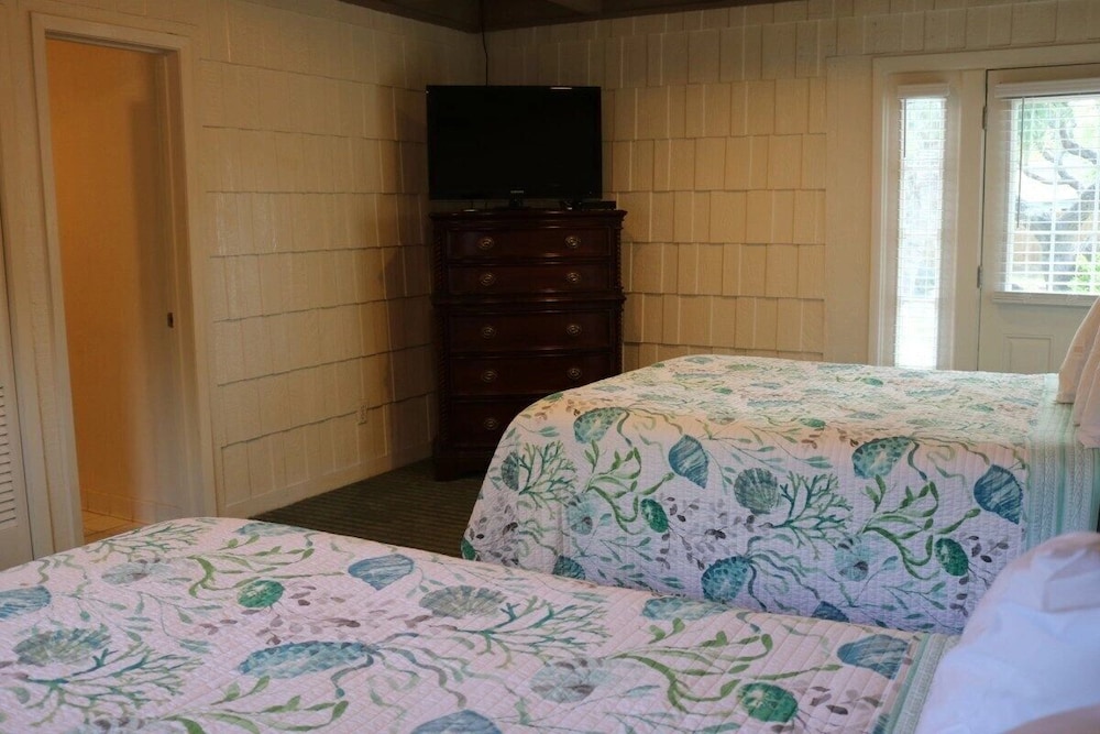 Pelican Bay Resort