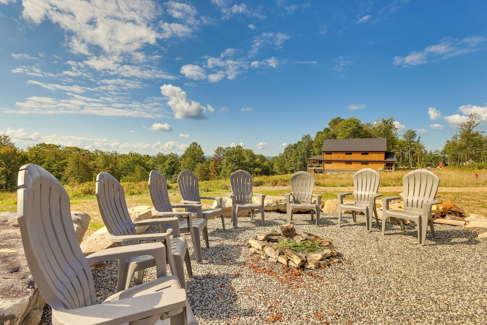 Mtn Cabin w/ Hot Tub + Game Room in Mchenry