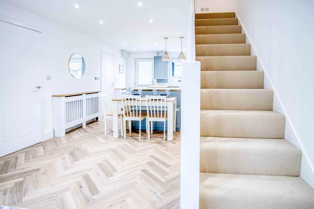 Hatherleigh Drive - 2 Bedroom House - Mumbles